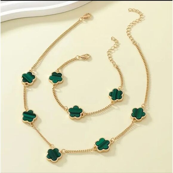 Gold & Green Quatrefoil Clover Necklace & Bracelet - Picture 4 of 4